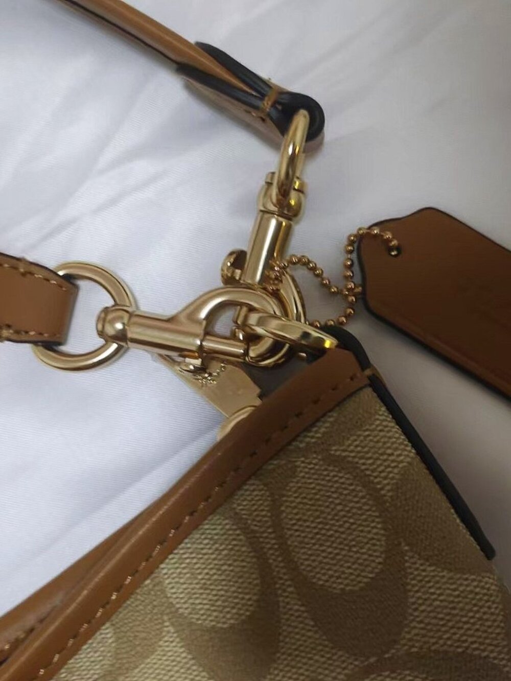 Classic Coach Hobo Bag in Beige Signature Canvas Tan Leather Trim - Picture 2 of 10